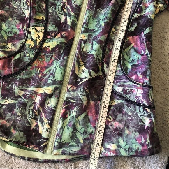 Lululemon Find Your Bliss jacket size 8 - Picture 5 of 6